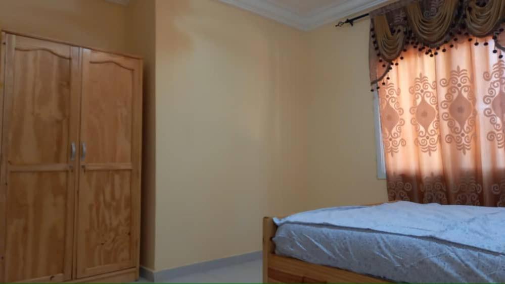 Gam Properties Guest House Kololi Esterno foto