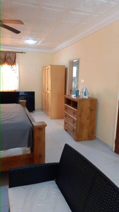 Gam Properties Guest House Kololi Esterno foto