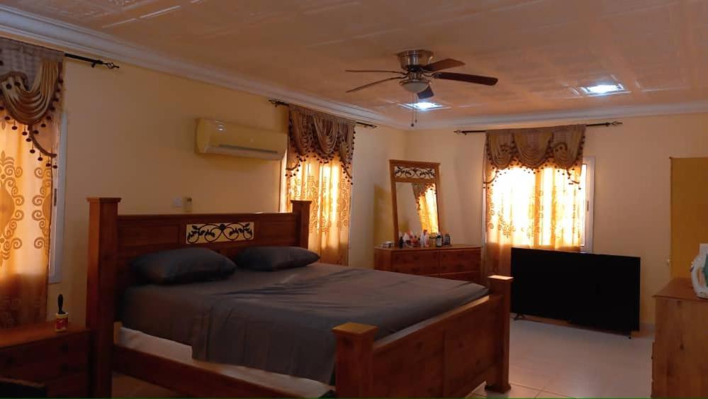 Gam Properties Guest House Kololi Esterno foto