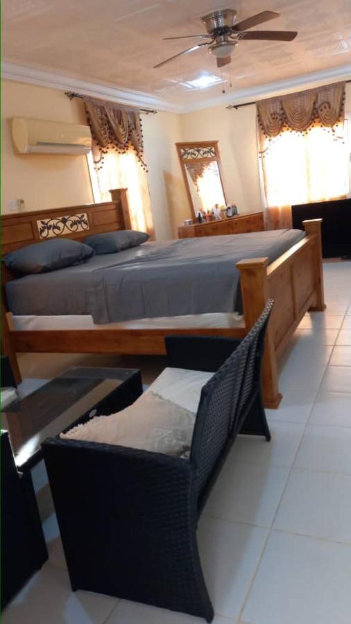 Gam Properties Guest House Kololi Esterno foto