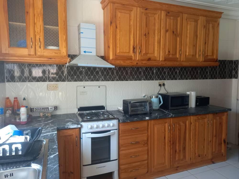 Gam Properties Guest House Kololi Esterno foto