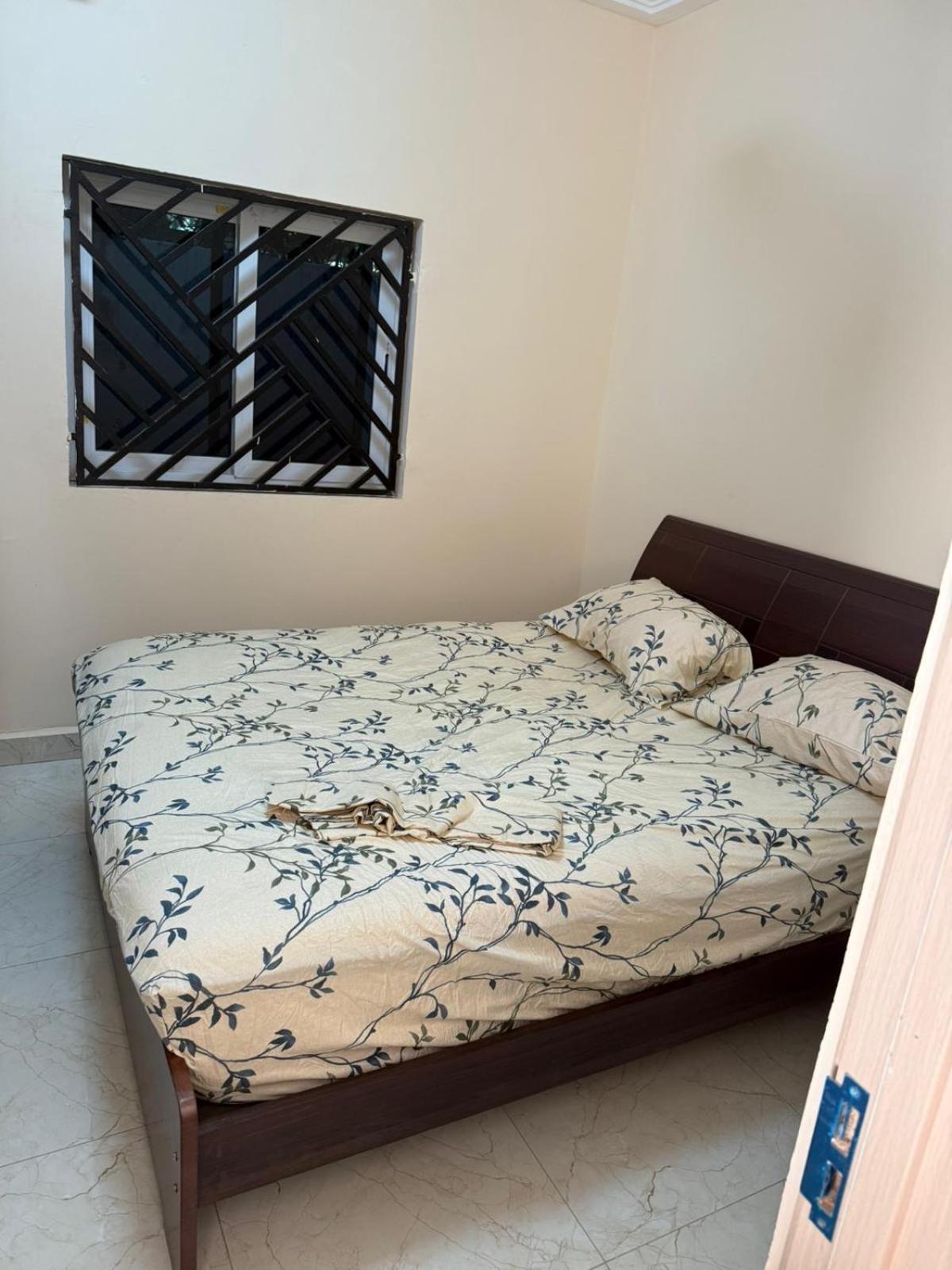 Gam Properties Guest House Kololi Esterno foto